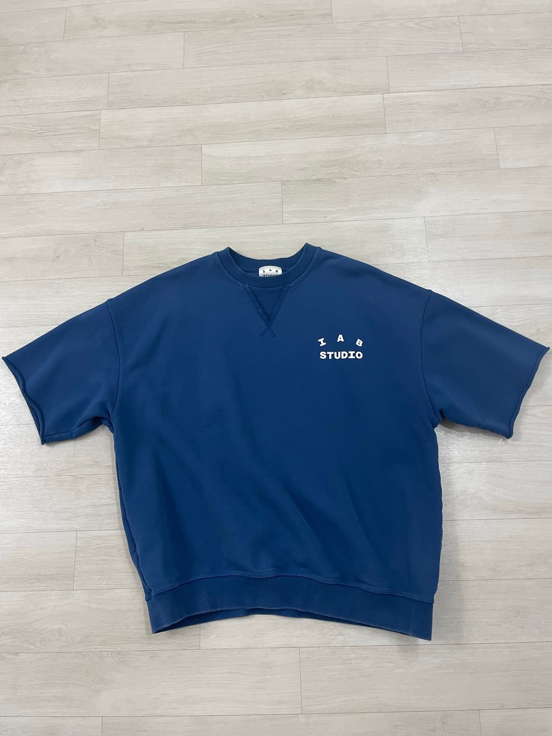 아이앱 스튜디오 헤비 숏슬리브 스웨트셔츠 네이비 - 23FW 상품이미지1