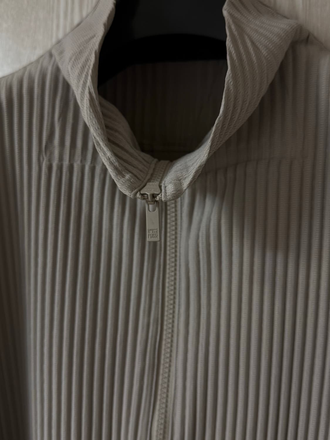 옴므플리세 반집업 티셔츠 (4) 상품이미지2