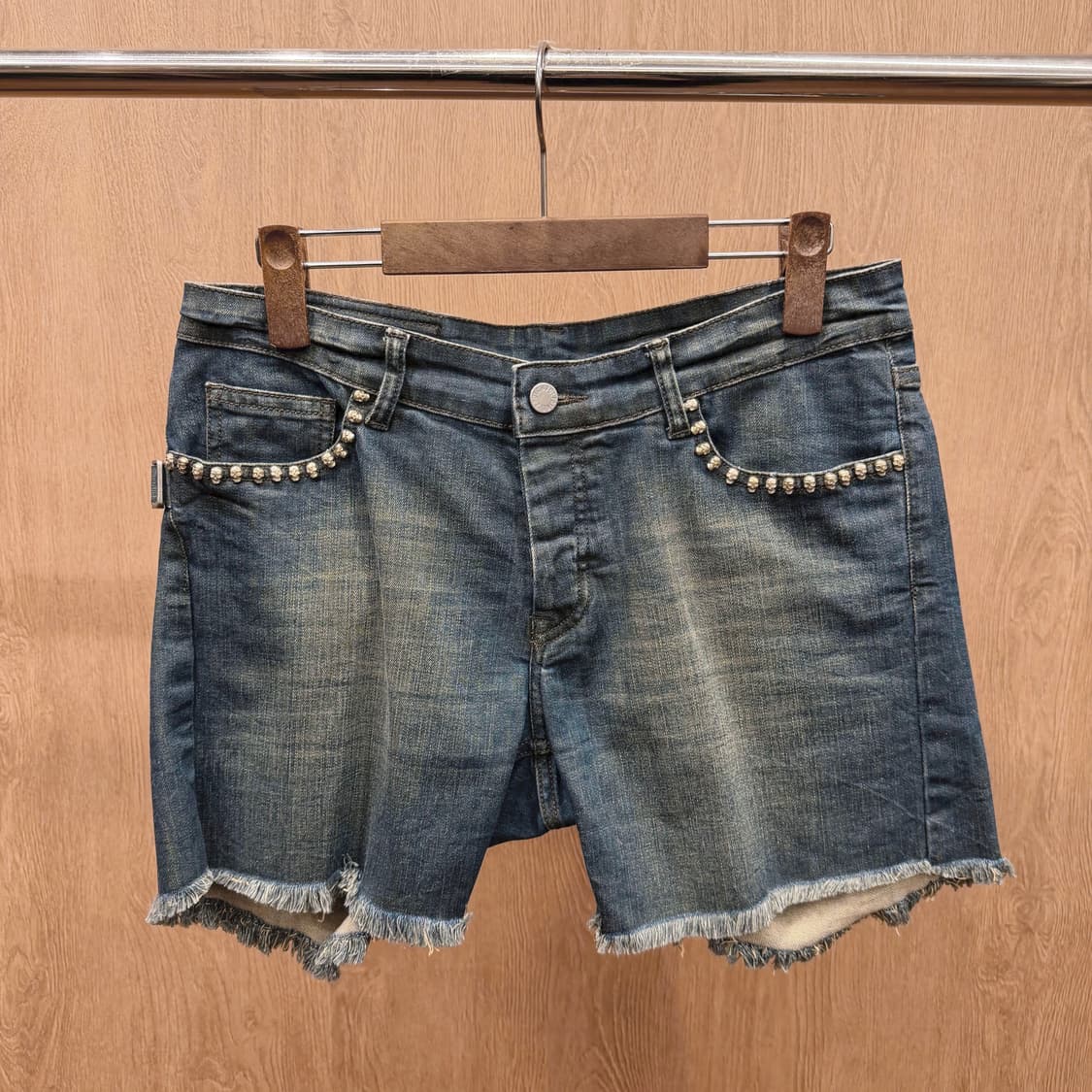 쟈딕 앤 볼테르 데님 숏 팬츠 스컬 스터드 밑단 프린지 디테일 진청 상품이미지2
