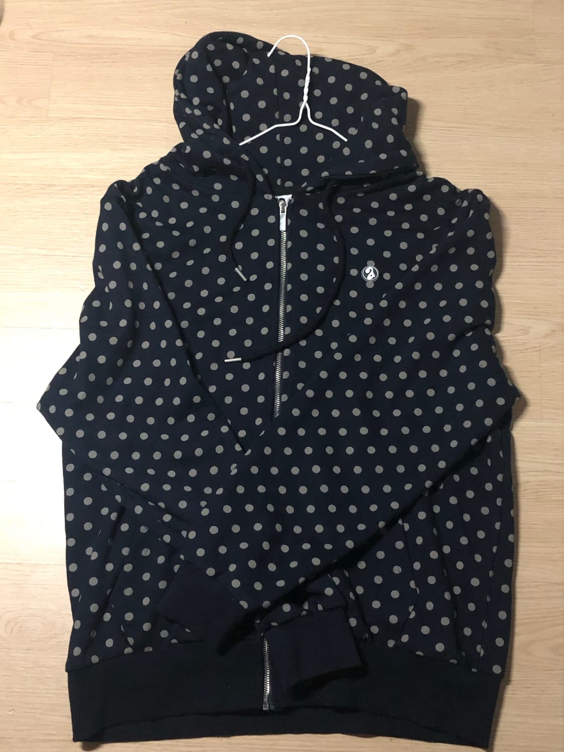 에이프릴에잇 도트 후드집업 상품이미지1