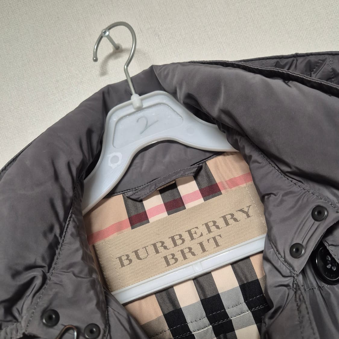 버버리 브릿 여성 구스다운 패딩 코트 M 상품이미지4
