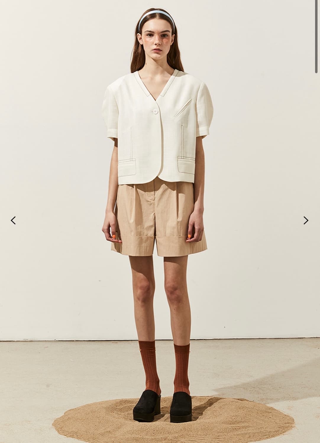 아위(ahwe) 브이넥 반팔 자켓 상품이미지1