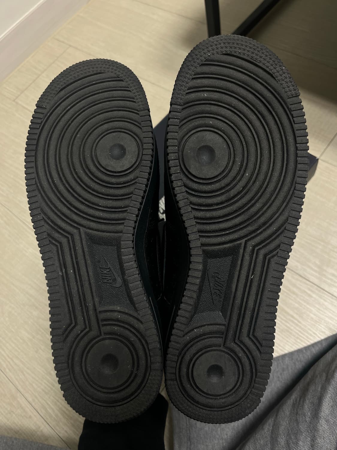 나이키 에어포스 올블랙 280 (단시간 시착만 한) 상품이미지5