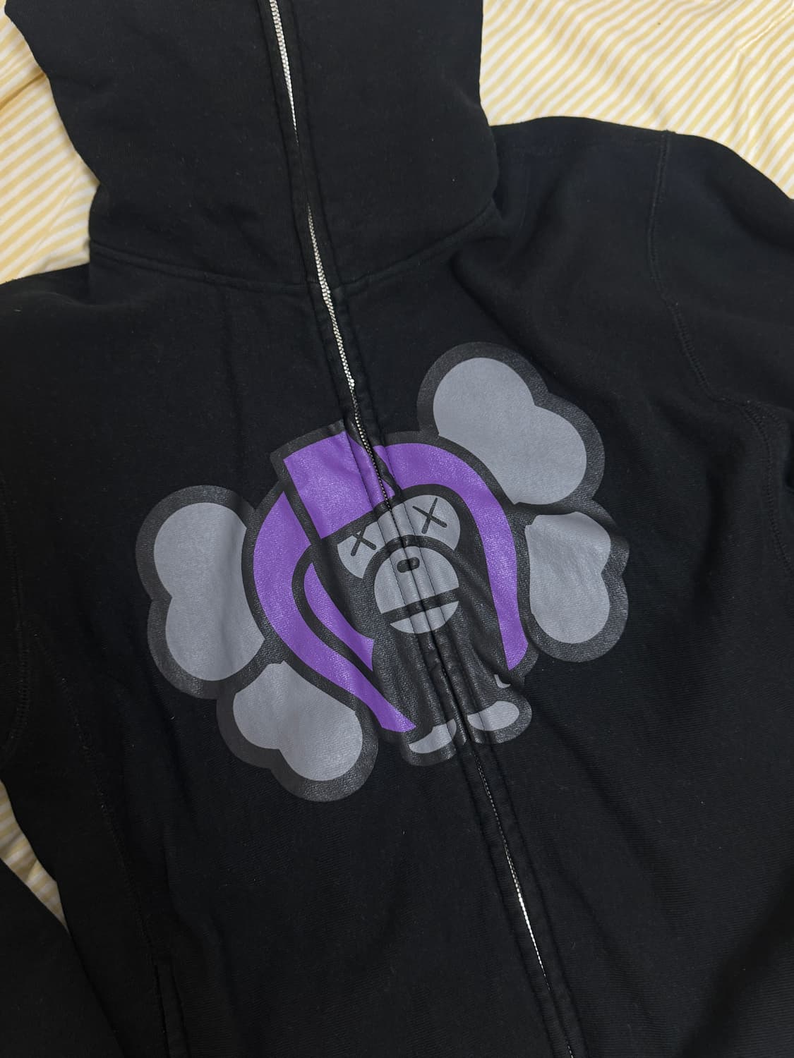 베이프 x 카우스(KAWS) 후드집업 상품이미지2