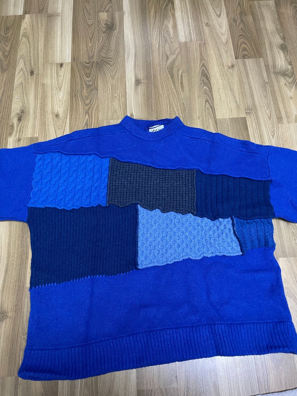 자라 x 아더에러 패치워크 오버사이즈 스웨터 블루 상품이미지2