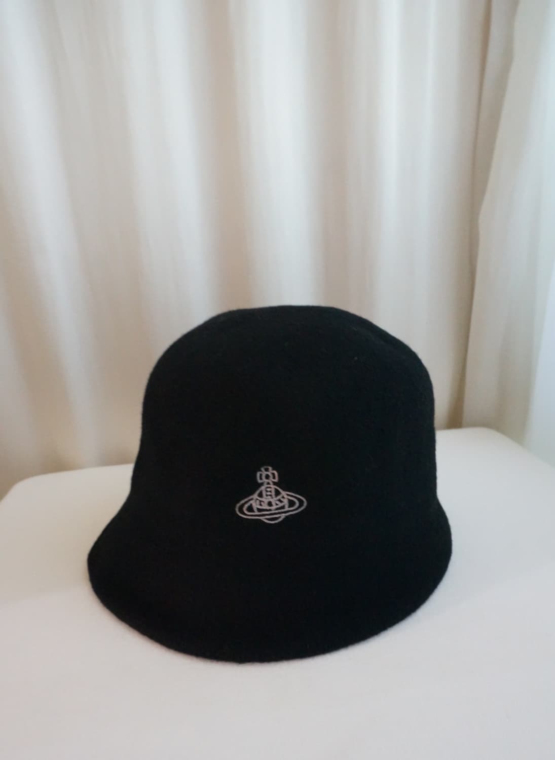 비비안웨스트우드 울모자 상품이미지2