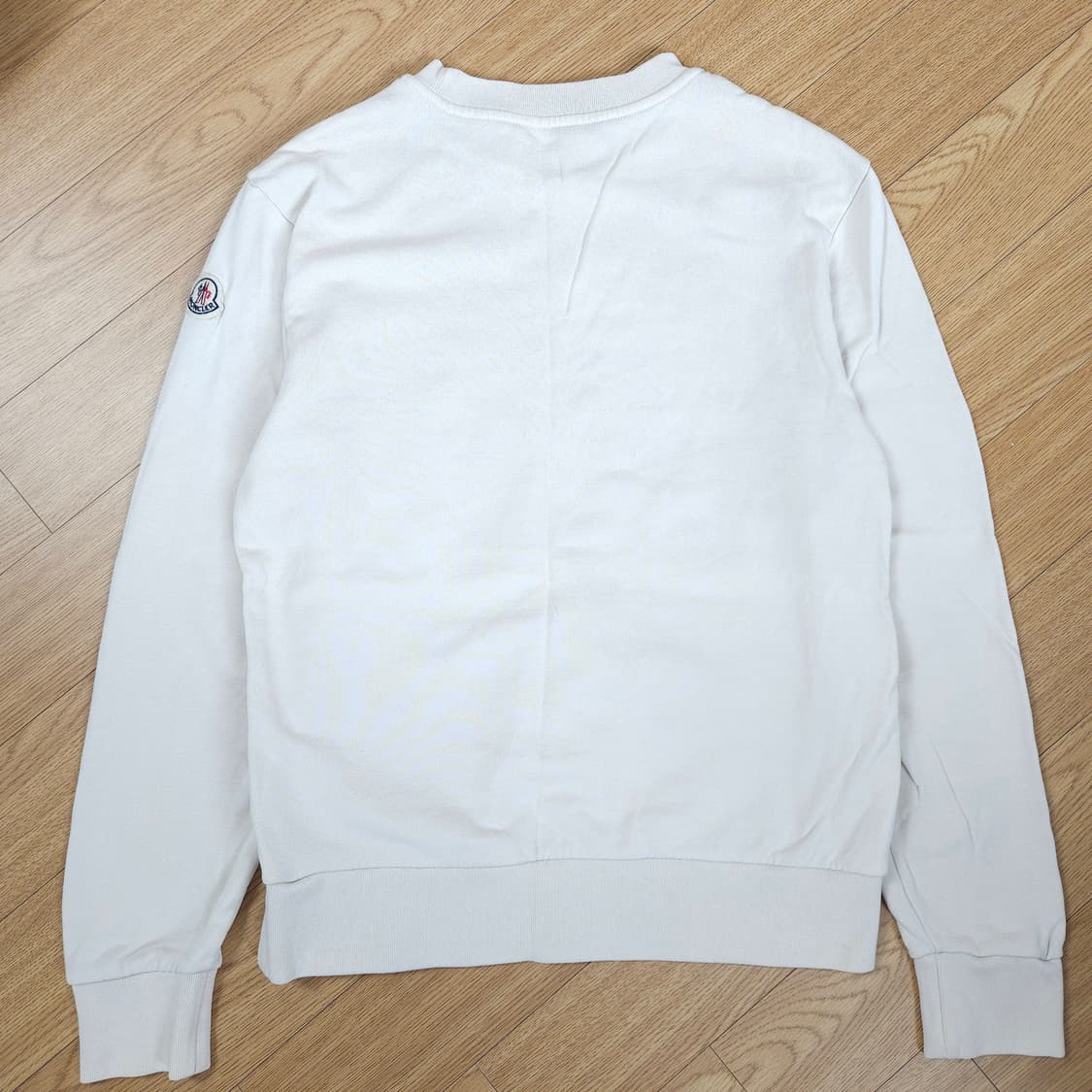 몽클레어 화이트 레터링 얇은기모 맨투맨 S 90 상품이미지8