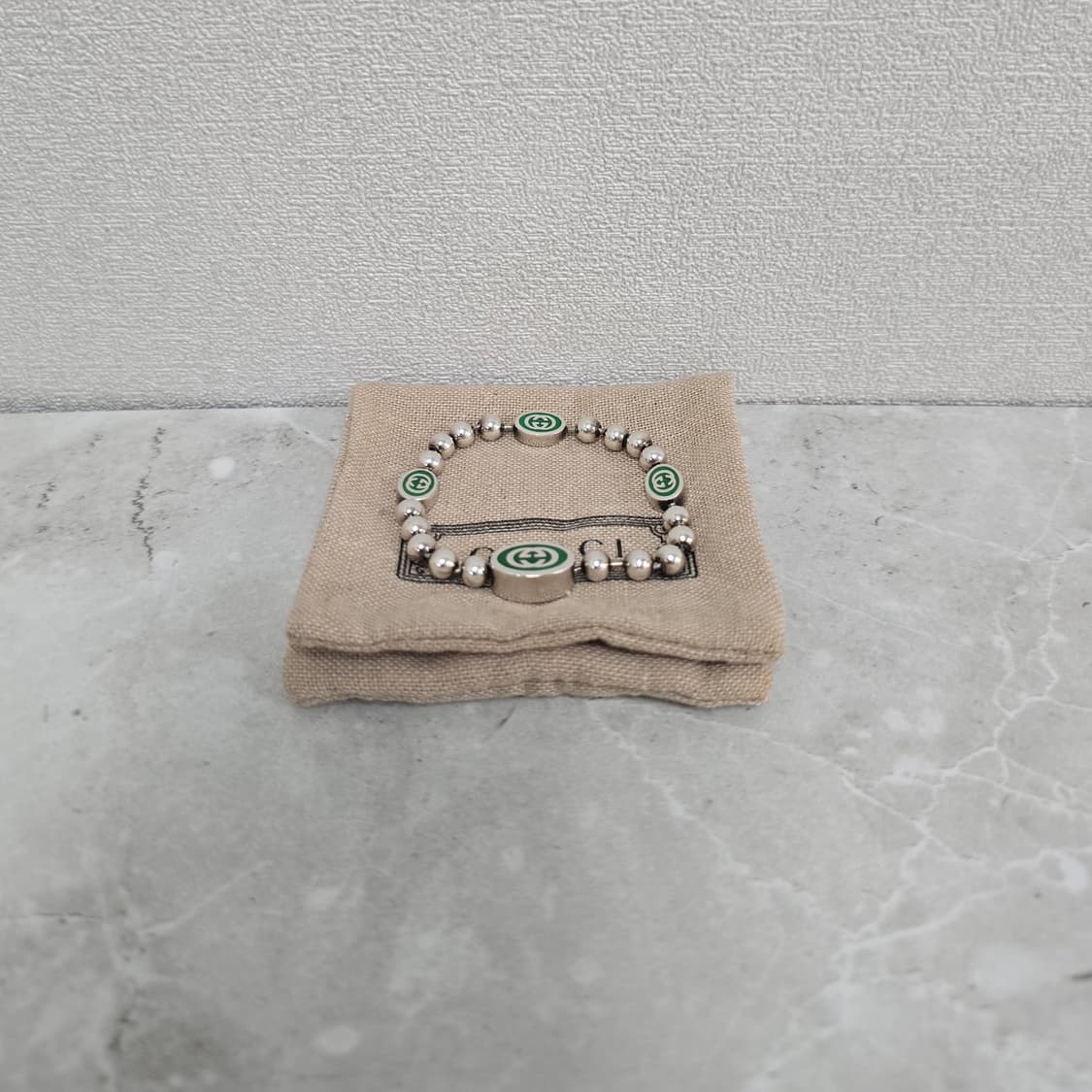 구찌 인터로킹 G 에나멜 볼 체인 팔찌 16호 판매 상품이미지1