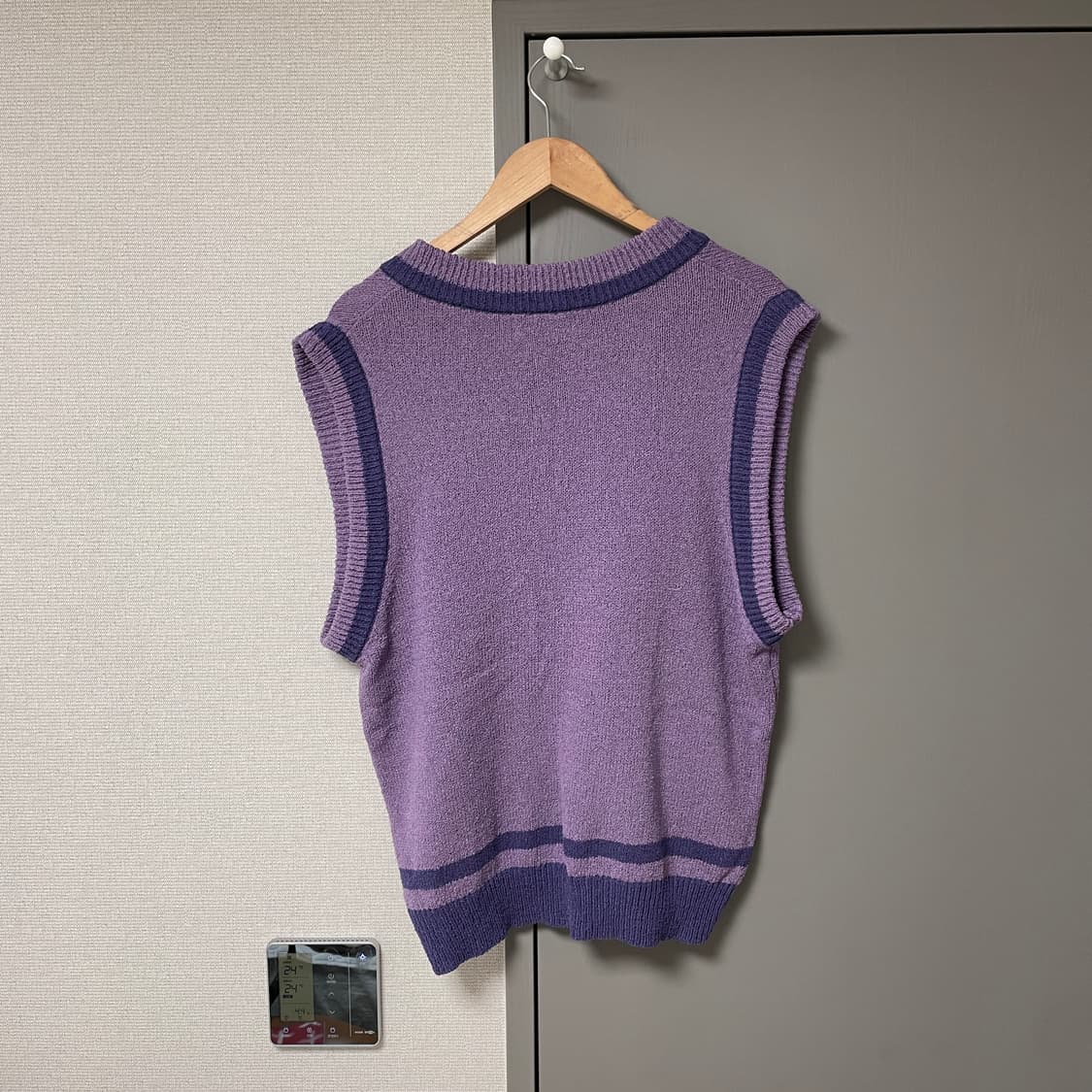 나이스고스트클럽 브이넥 텍스쳐 니트 베스트_퍼플 상품이미지2