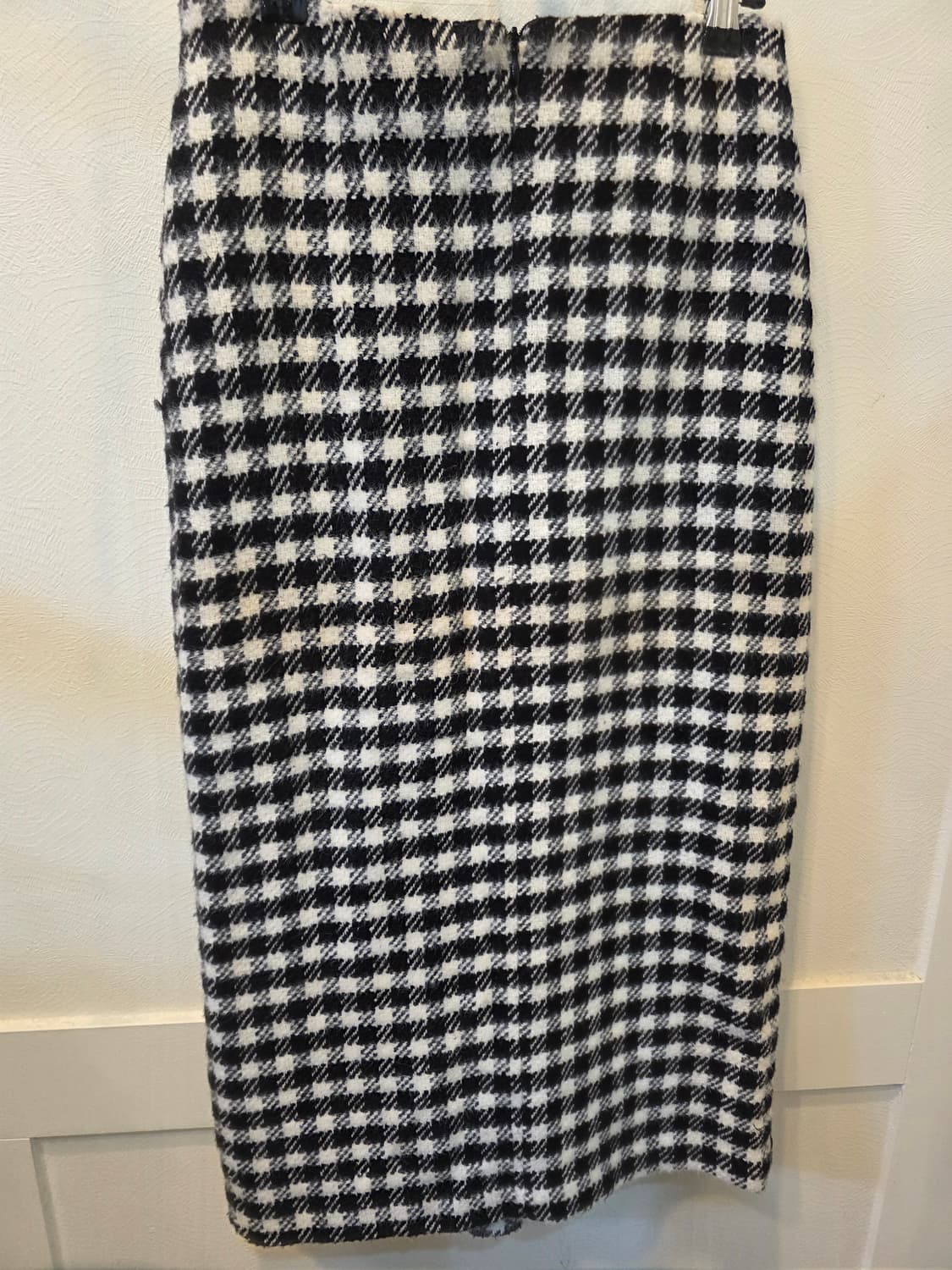 위아  블랙 하운드투스 체크패턴 울혼방스커트 상품이미지5