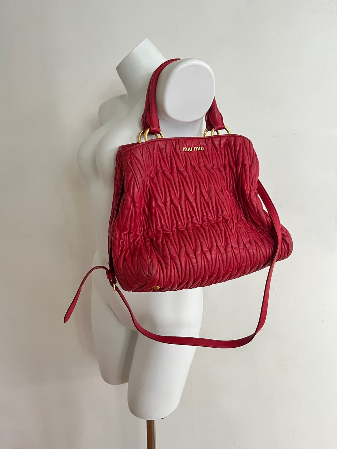 미우미우 2-way 마테라쎄 레더 백 상품이미지2