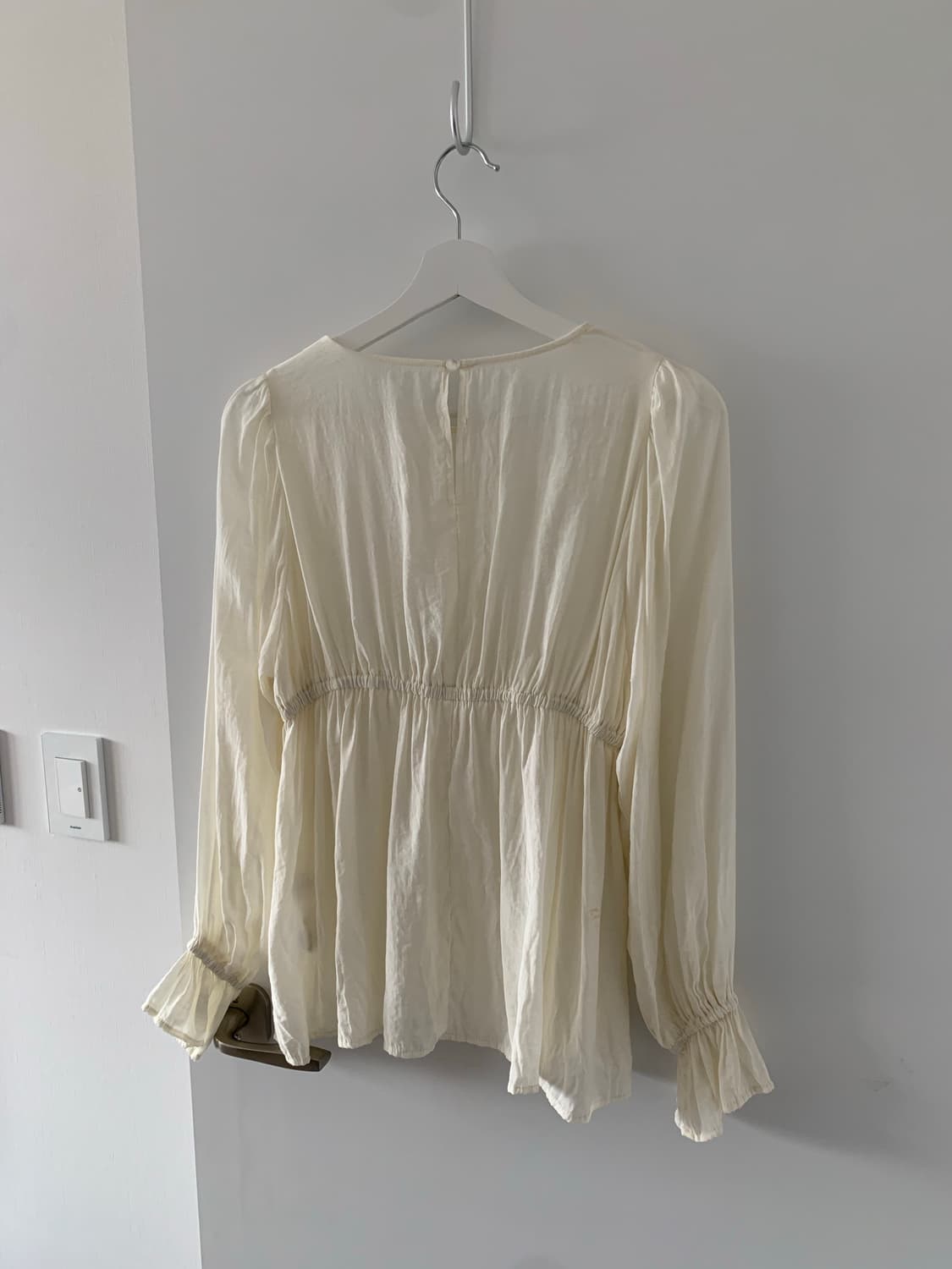 아이보리 러플 블라우스 상품이미지5