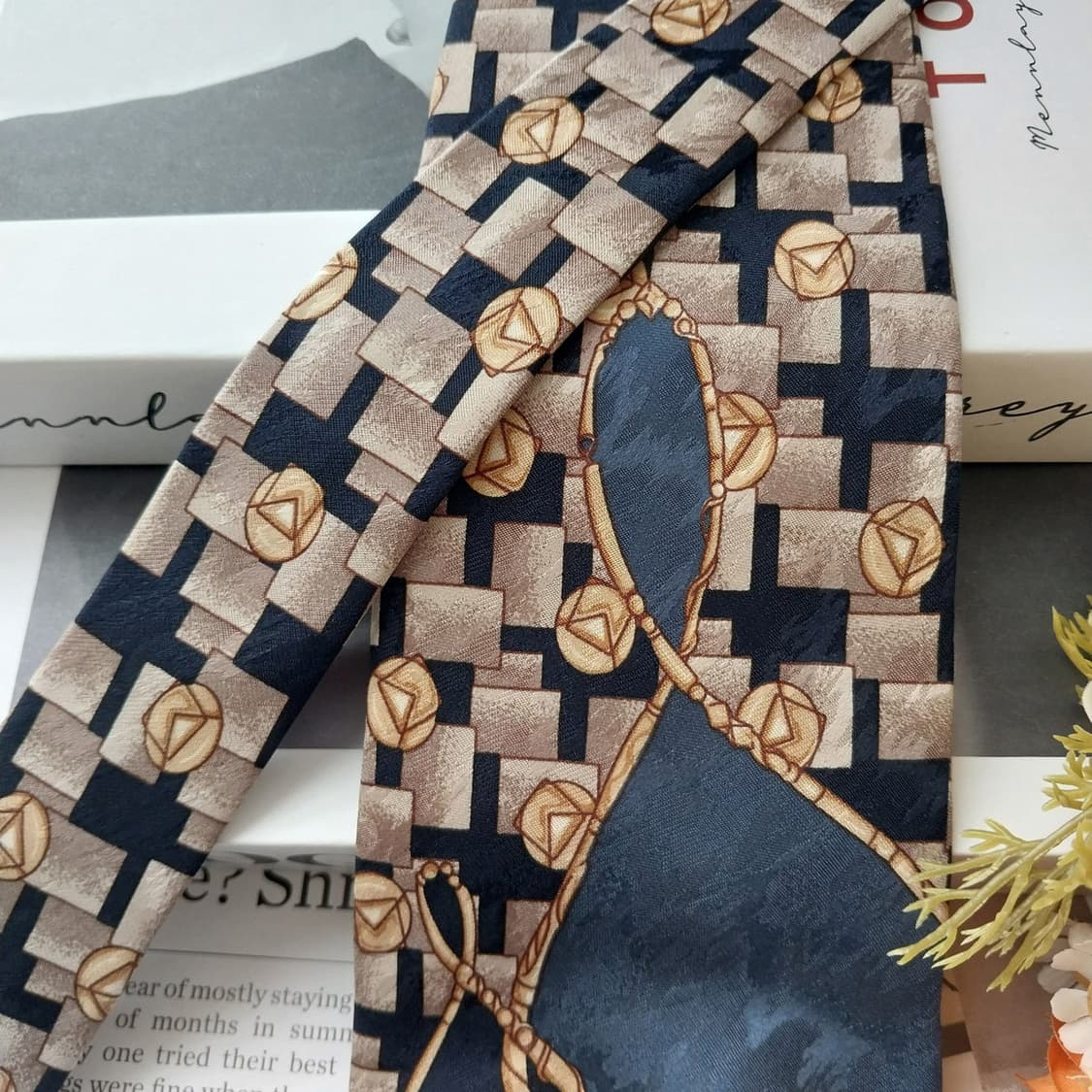 루치아노 소프라니 네이비 패턴 넥타이 9.6cm A+등급 K2528
 상품이미지3