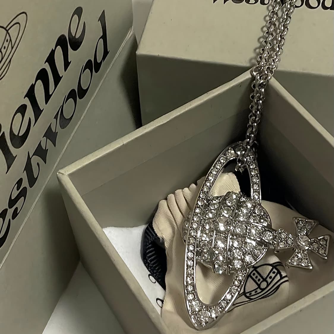 풀박스) 비비안웨스트우드 빅 오알비 바스릴리프 펜던트 목걸이 상품이미지1