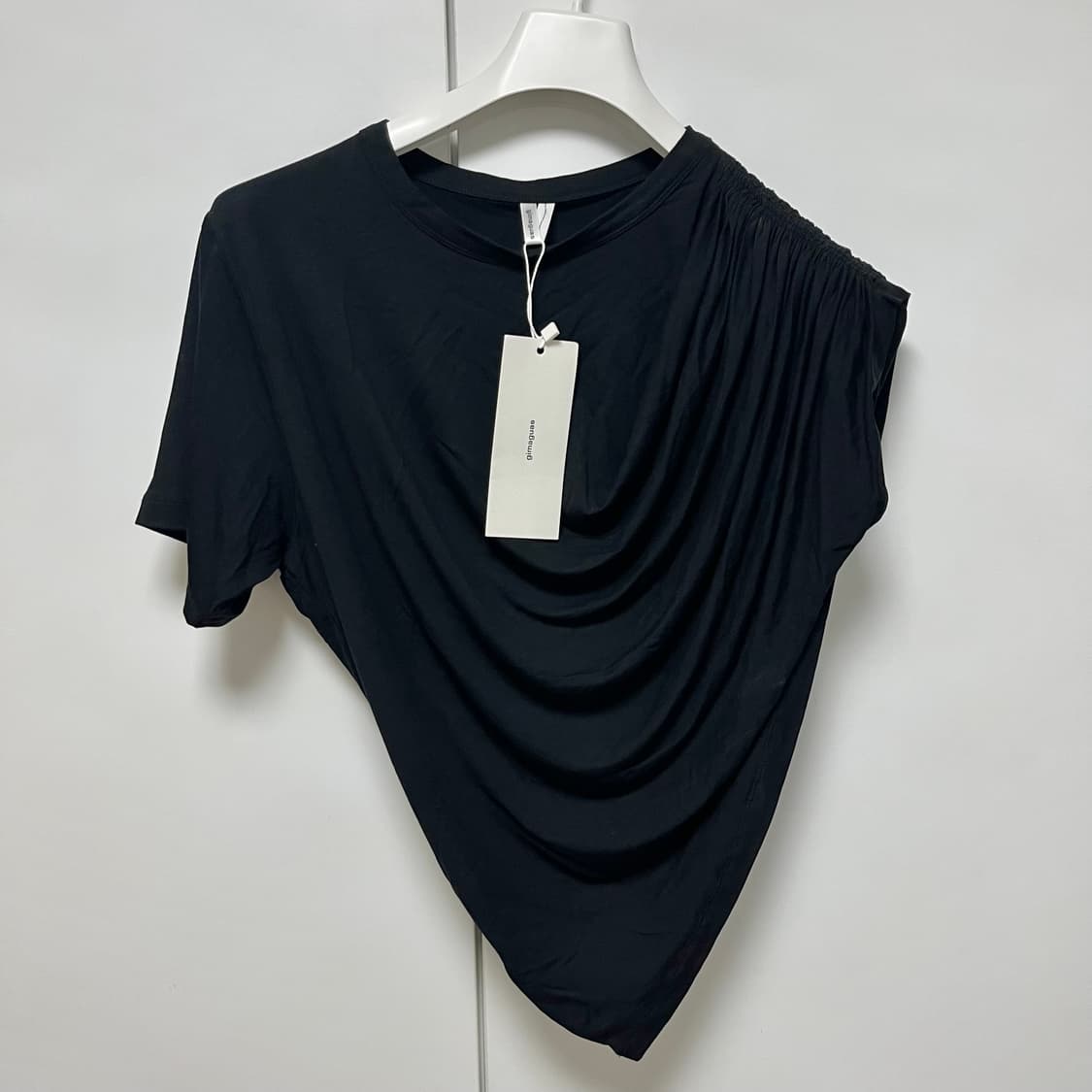 [M]기마구아스 Daria 드레이프 탑/블랙 상품이미지1