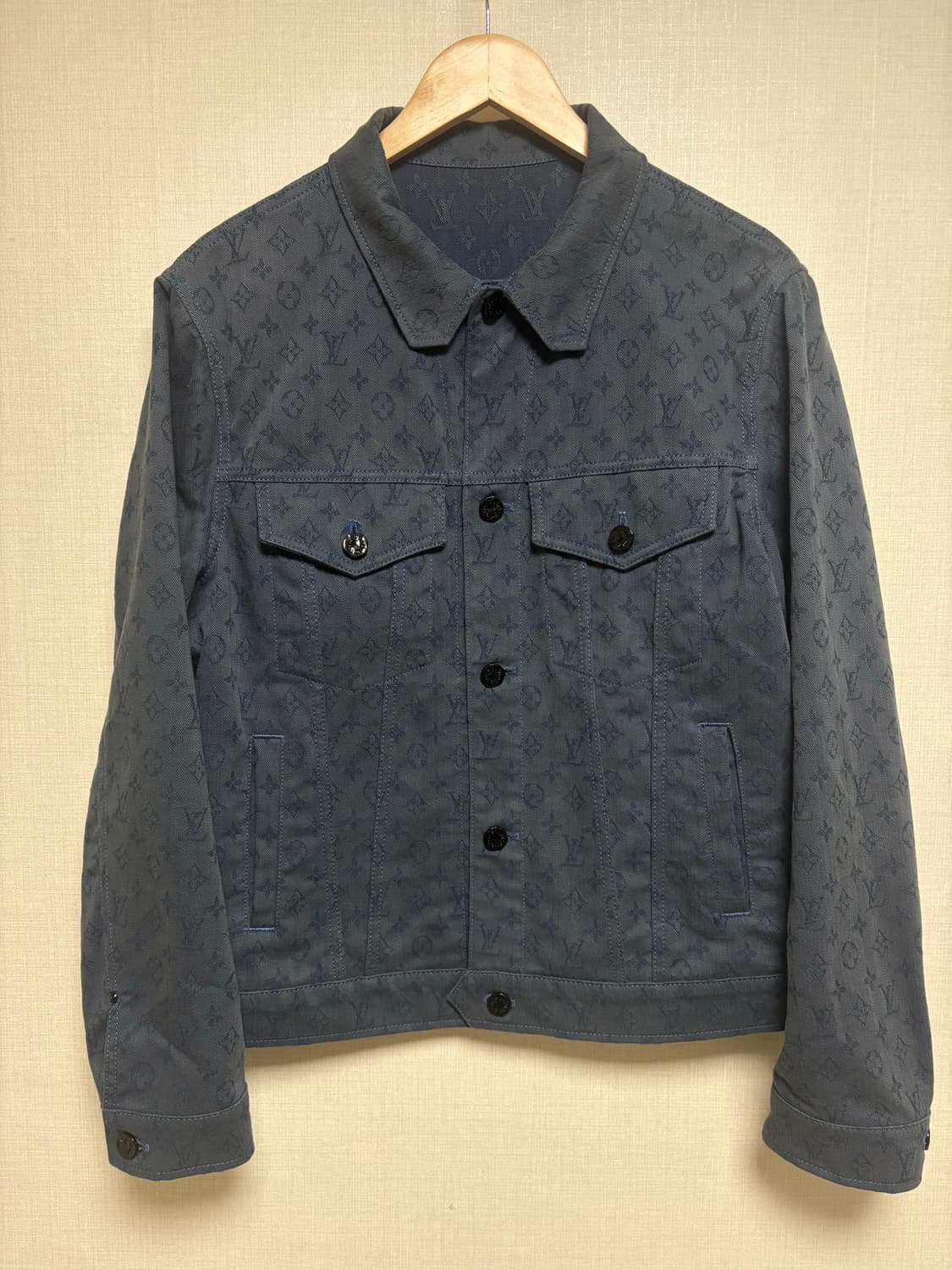 [50/백화점판/새상품급] 루이비통 모노그램 트러커 데님 자켓 상품이미지1