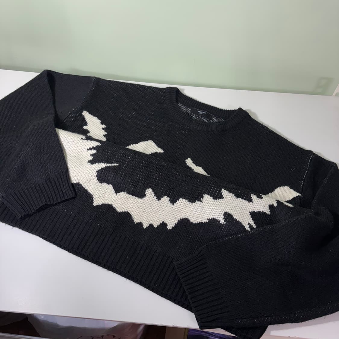 L 트릴리온 블랙 오버핏 스마일 자카드니트 상품이미지2