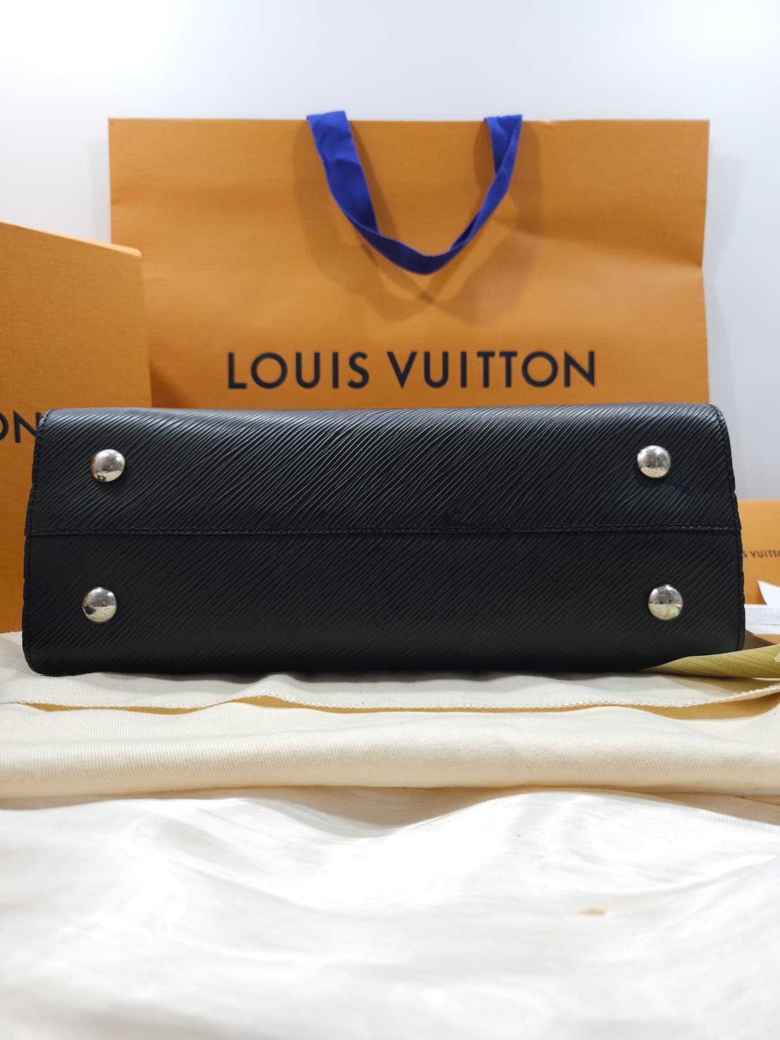 루이비통 에삐 트위스트 토트백 상품이미지5