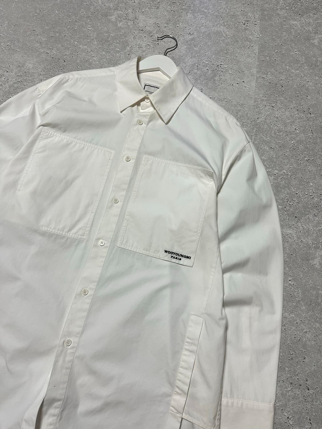 우영미 22ss 백로고 화이트 셔츠 상품이미지4