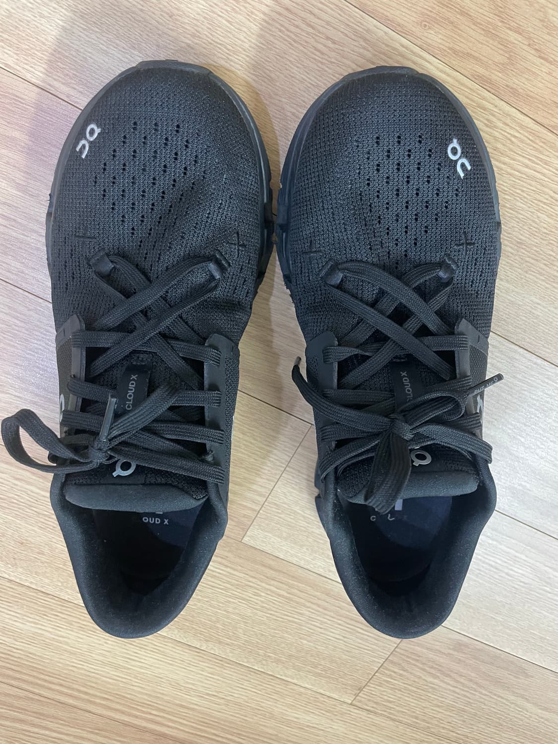 온 러닝 클라우드 X 4 글레이셔 블랙 이클립스 245 상품이미지1