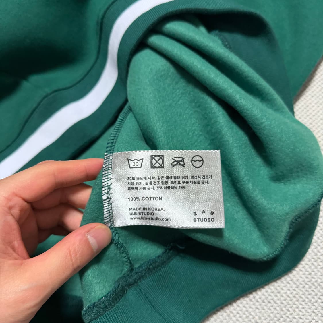 IAB 스튜디오 X 요넥스 맨투맨 그린 상품이미지3