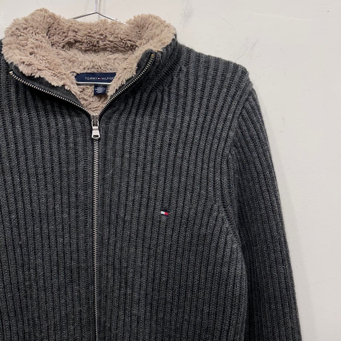 타미힐피거 스몰로고 모헤어 골지 니트집업 상품이미지1