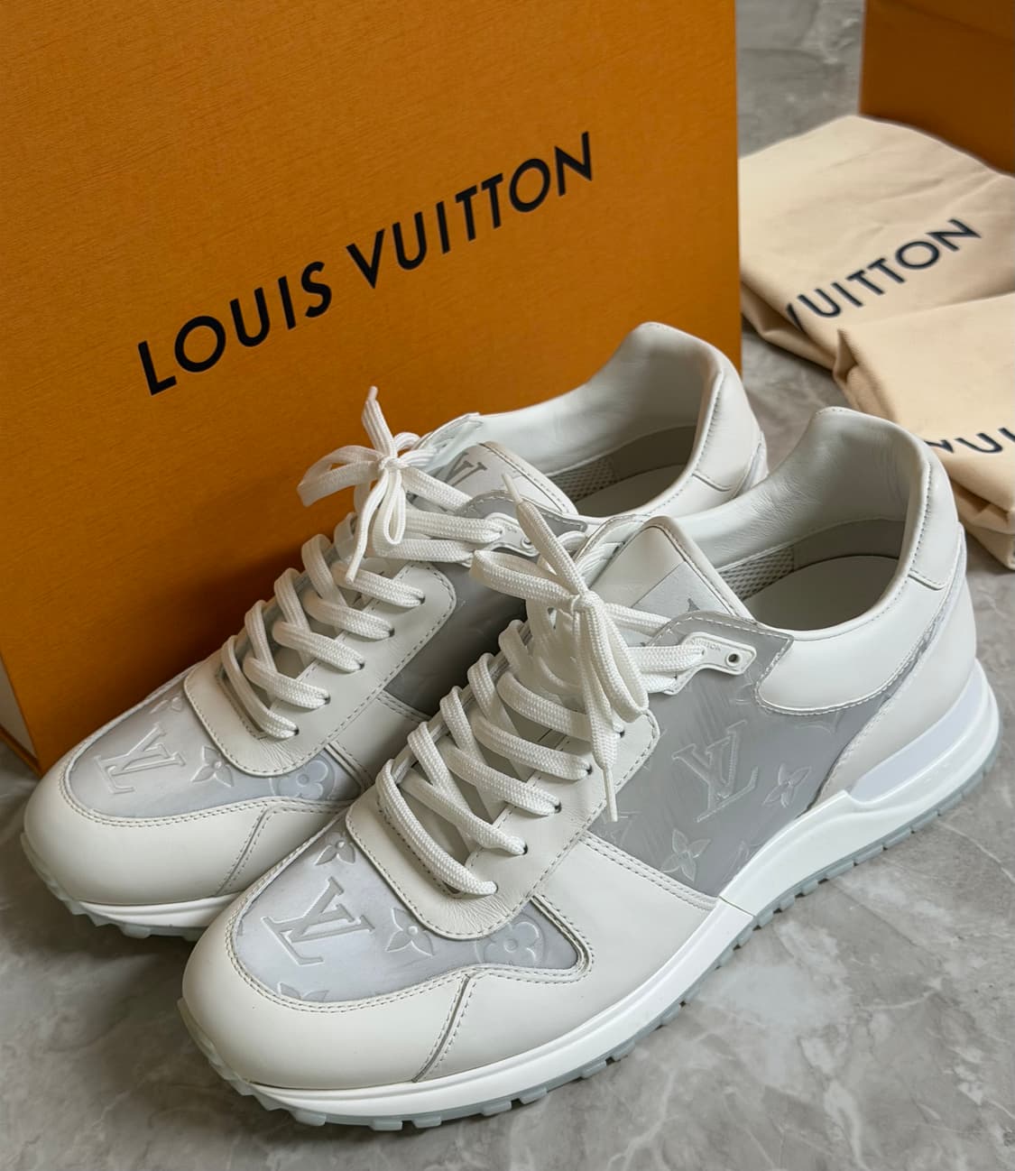 (1회 착용, 새상품급) 루이비통 런 어웨이 화이트 스니커즈 8사이즈 상품이미지1