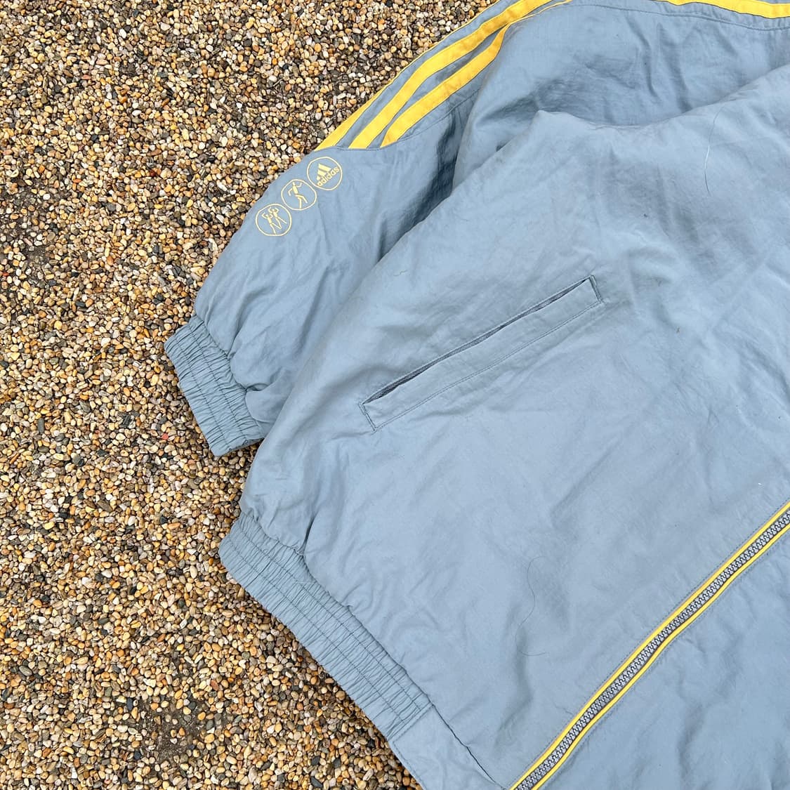 아디다스 올드스쿨 그레이 후드 패딩 상품이미지3