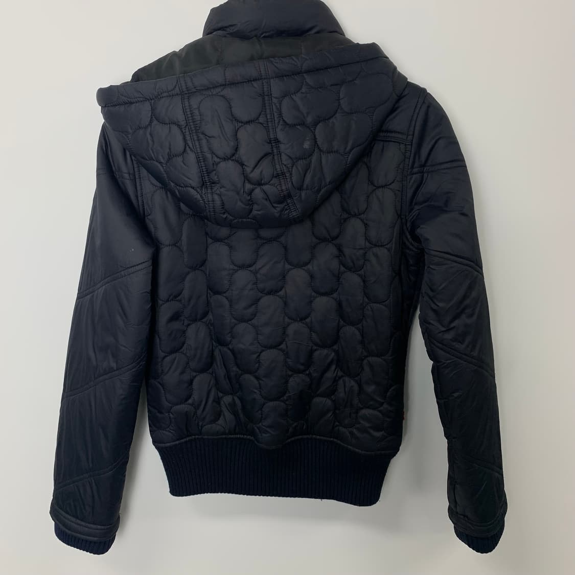 리바이스 블랙 퀄팅 후드 패딩 상품이미지3