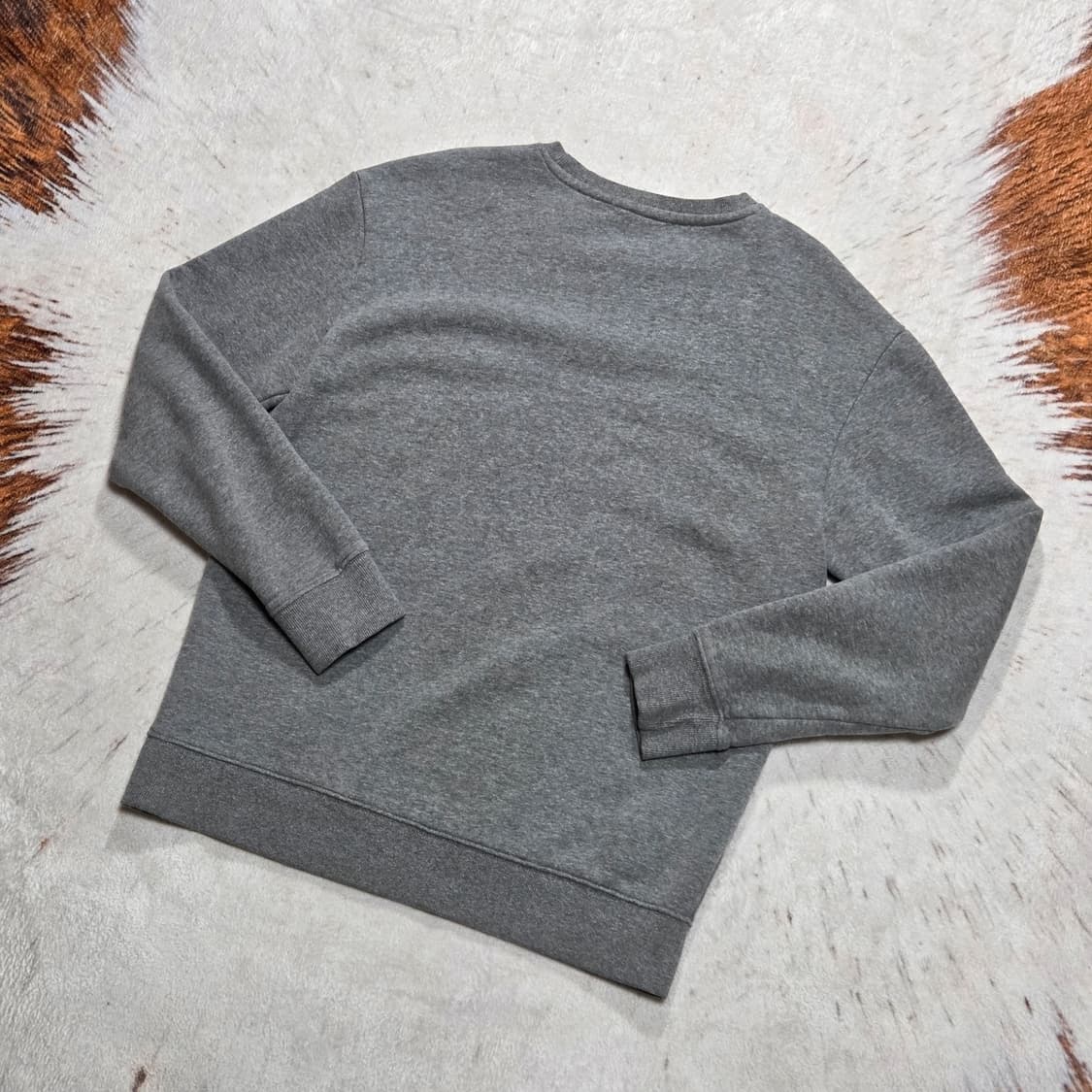 버커루 자수 그레이 맨투맨 상품이미지4