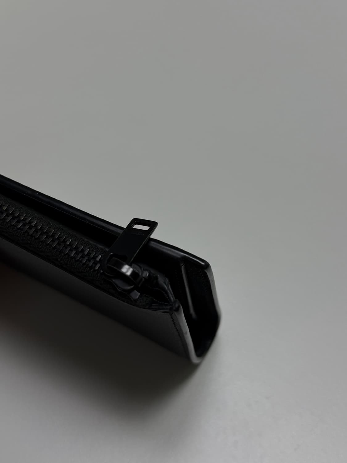 생로랑 그란 드 뿌드르 모노그램 반지갑 블랙  상품이미지6