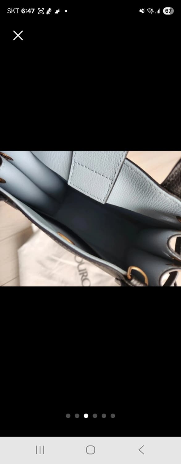 쿠론 멜리아 토트백

가방 몇번안쓴거라 상태깨끗해요
긴끈은 없어요~~
가 상품이미지2