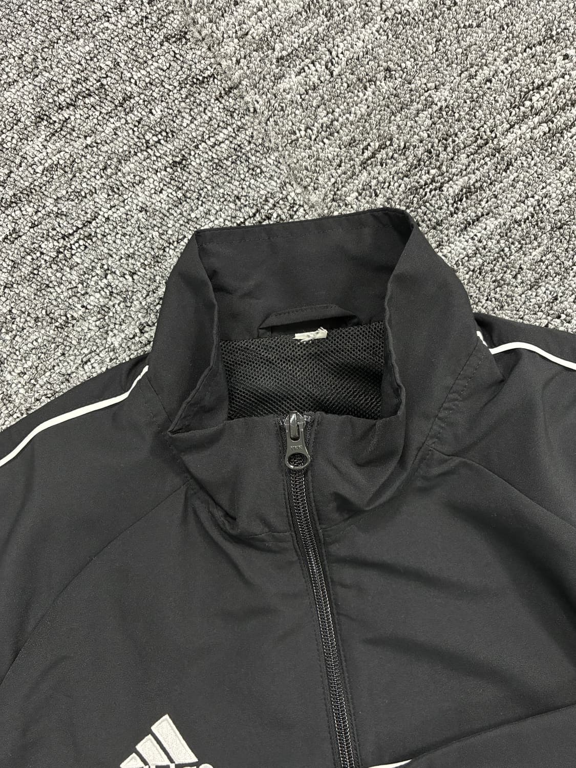 아디다스 화이트 파이핑 블랙 바람막이 상품이미지5