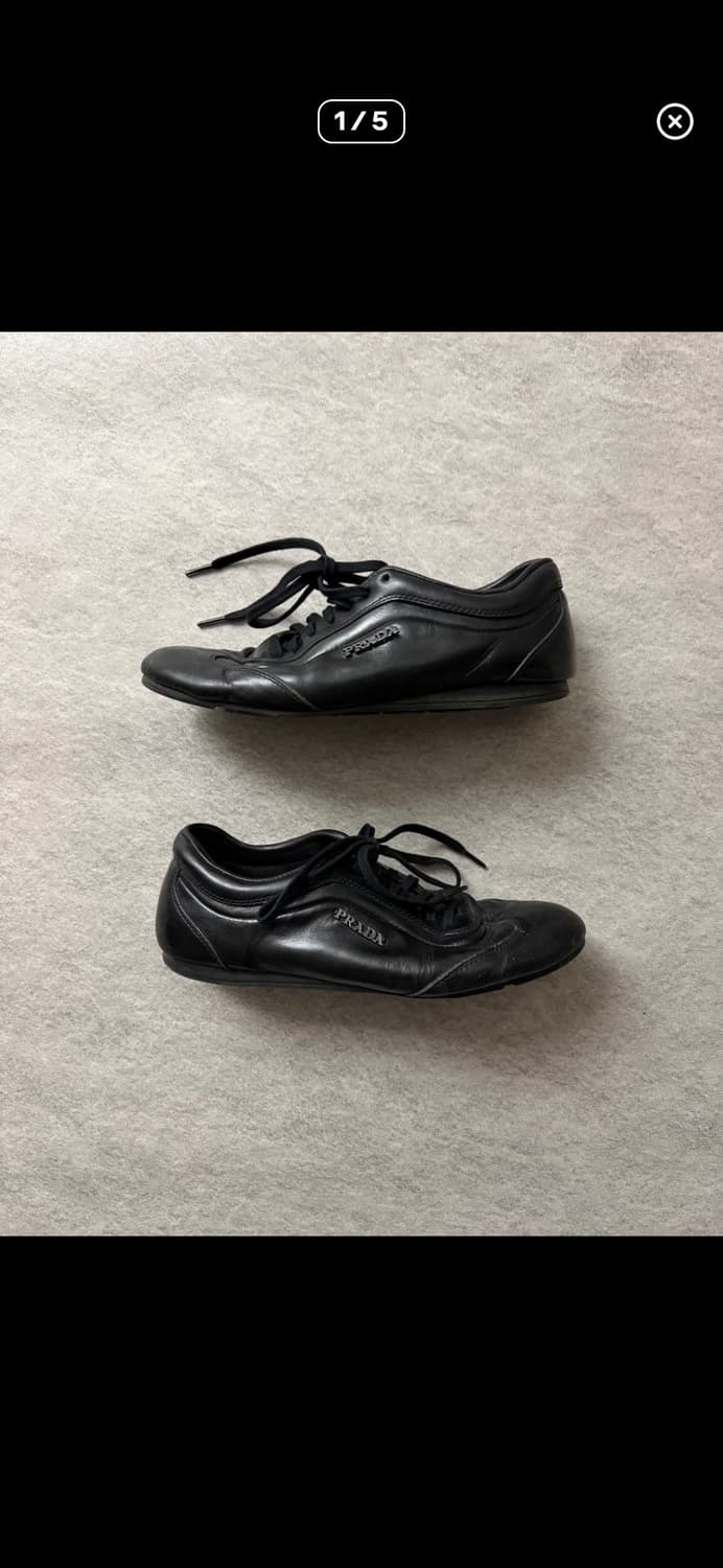 프라다 로고 가죽 스니커즈 상품이미지1