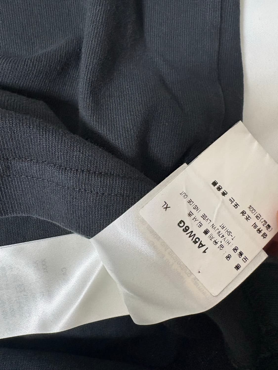 루이비통 스테이플 에디션 블랙 티셔츠 XL 백화점판 상품이미지7