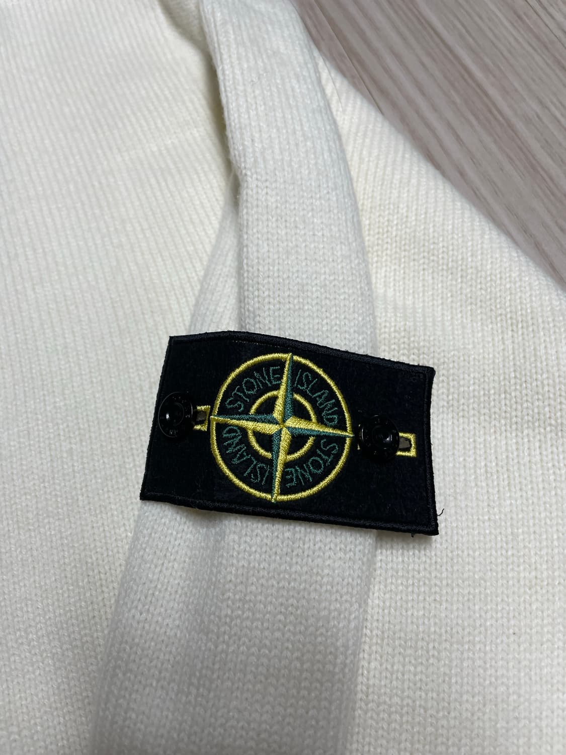 [새상품] 스톤아일랜드 램스울 리브 라운드 니트  상품이미지5