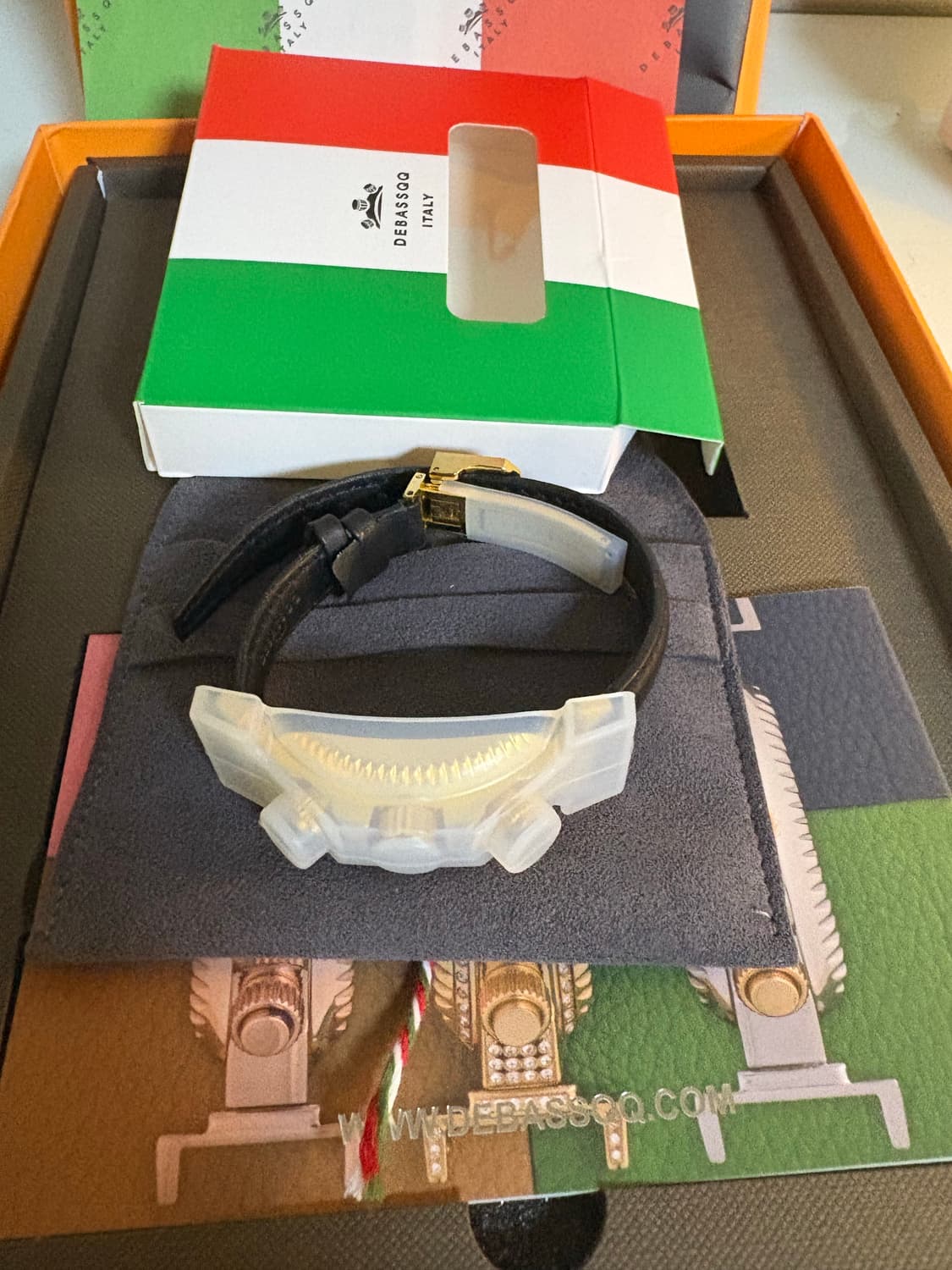 드바스크 금장 가죽팔찌 상품이미지1