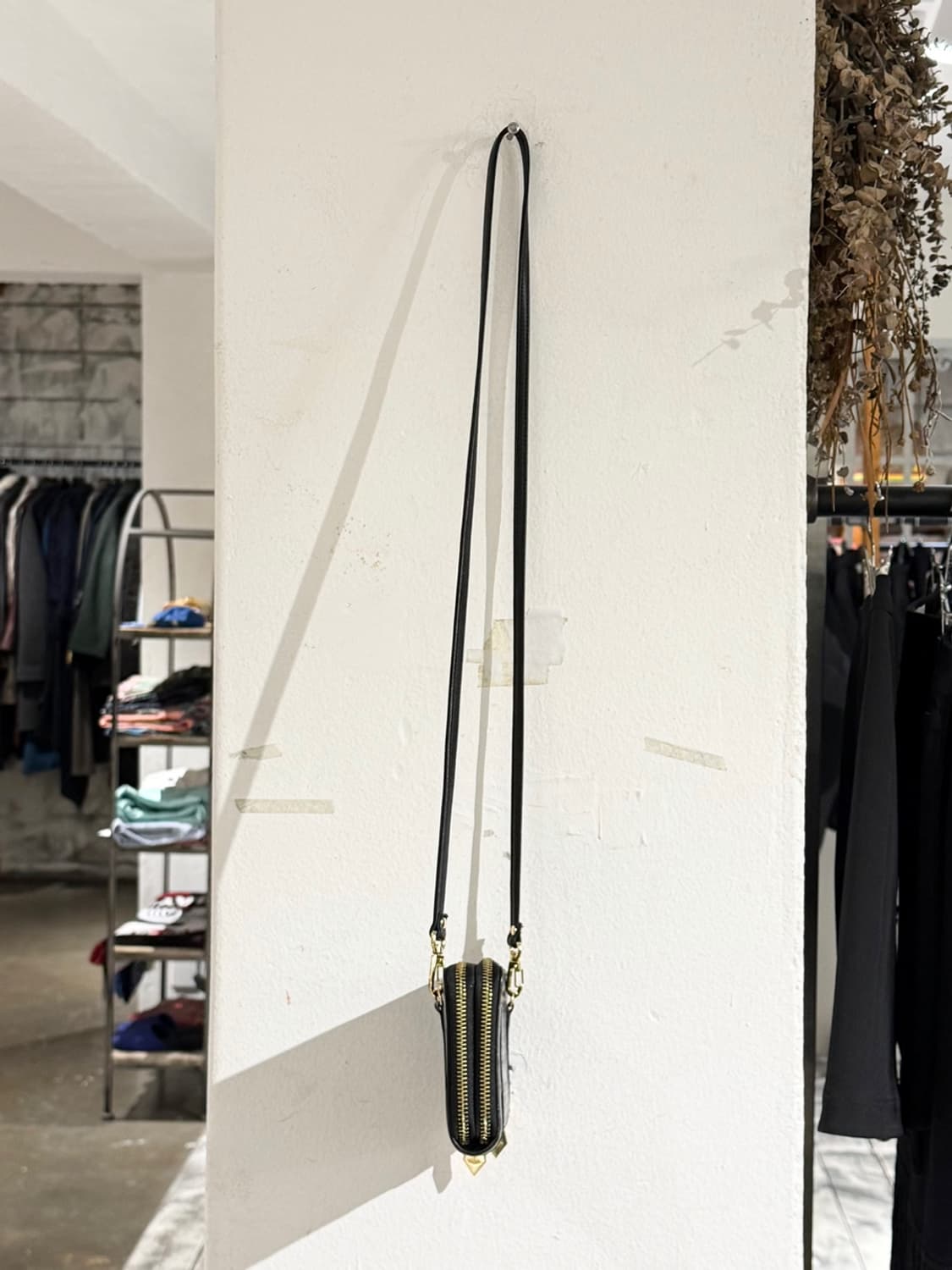 비비안웨스트우드 블랙 orb 패턴 롱 월렛 크로스 백 상품이미지5