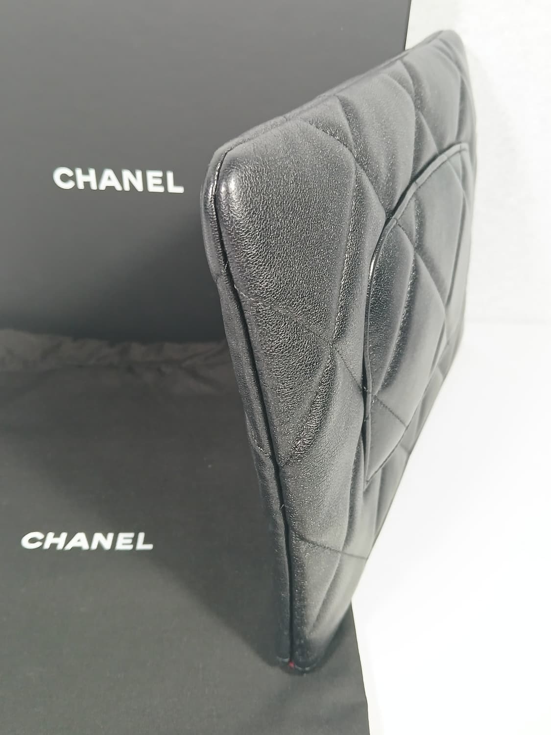 샤넬 19 클러치백 뉴미듐 AP0951 상품이미지8