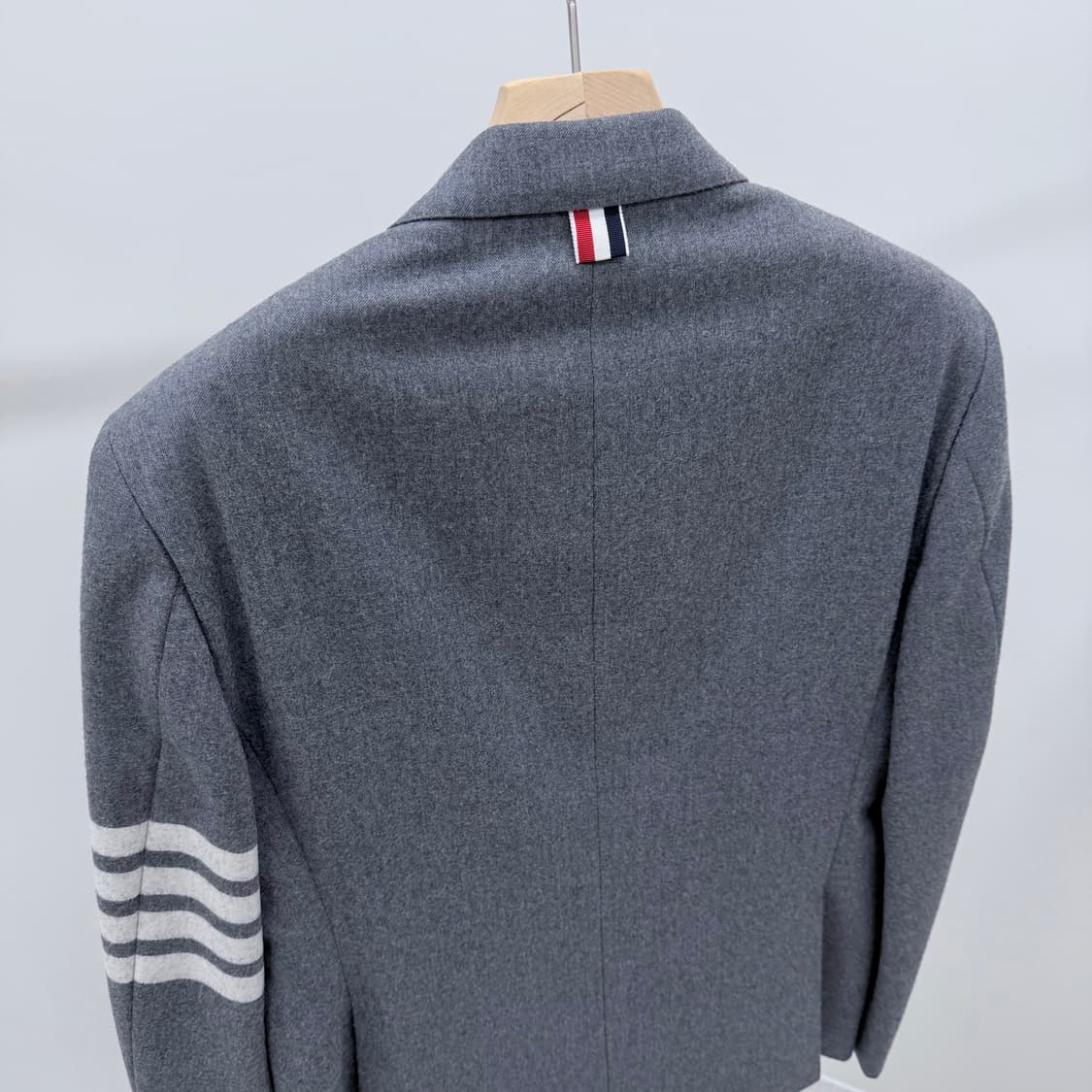 [S+급/2] 톰브라운 사선완장 울 블레이저 자켓 정장 그레이 상품이미지6