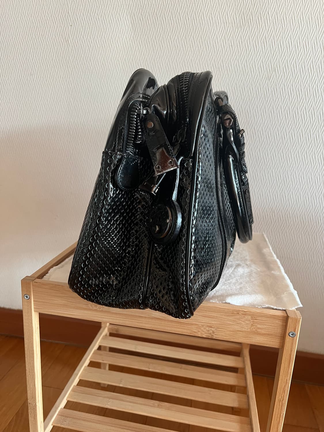 버버리 페이턴트 가죽 가방 상품이미지2