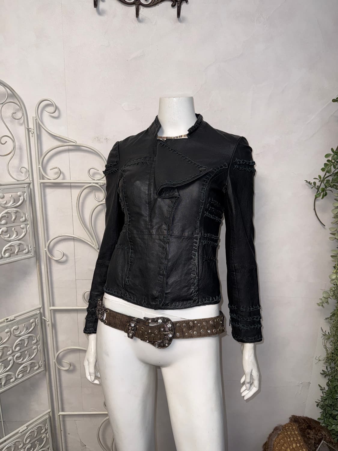 Black stitch ruffle lapel leather jacket 상품이미지5