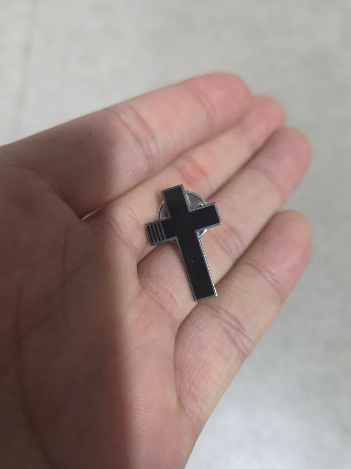 한정판))톰브라운 십자가 브로치 지디착용 상품이미지1