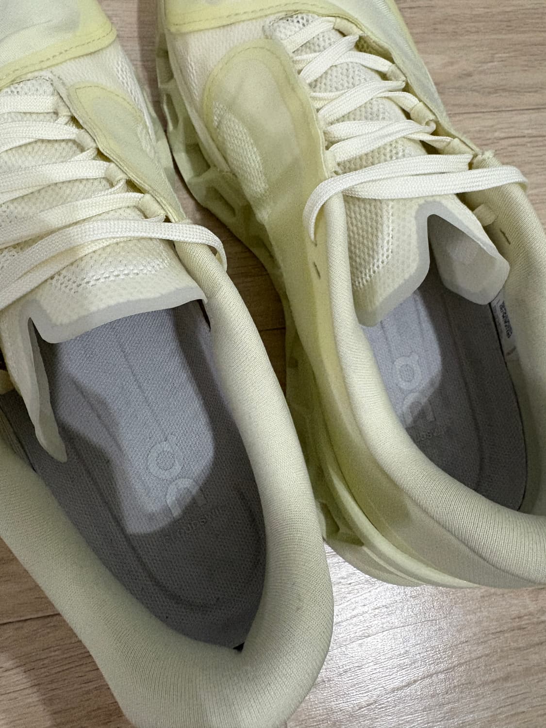 온 러닝 X 파프 / 클라우드몬스터 2 시들링 화이트 / 265 상품이미지5