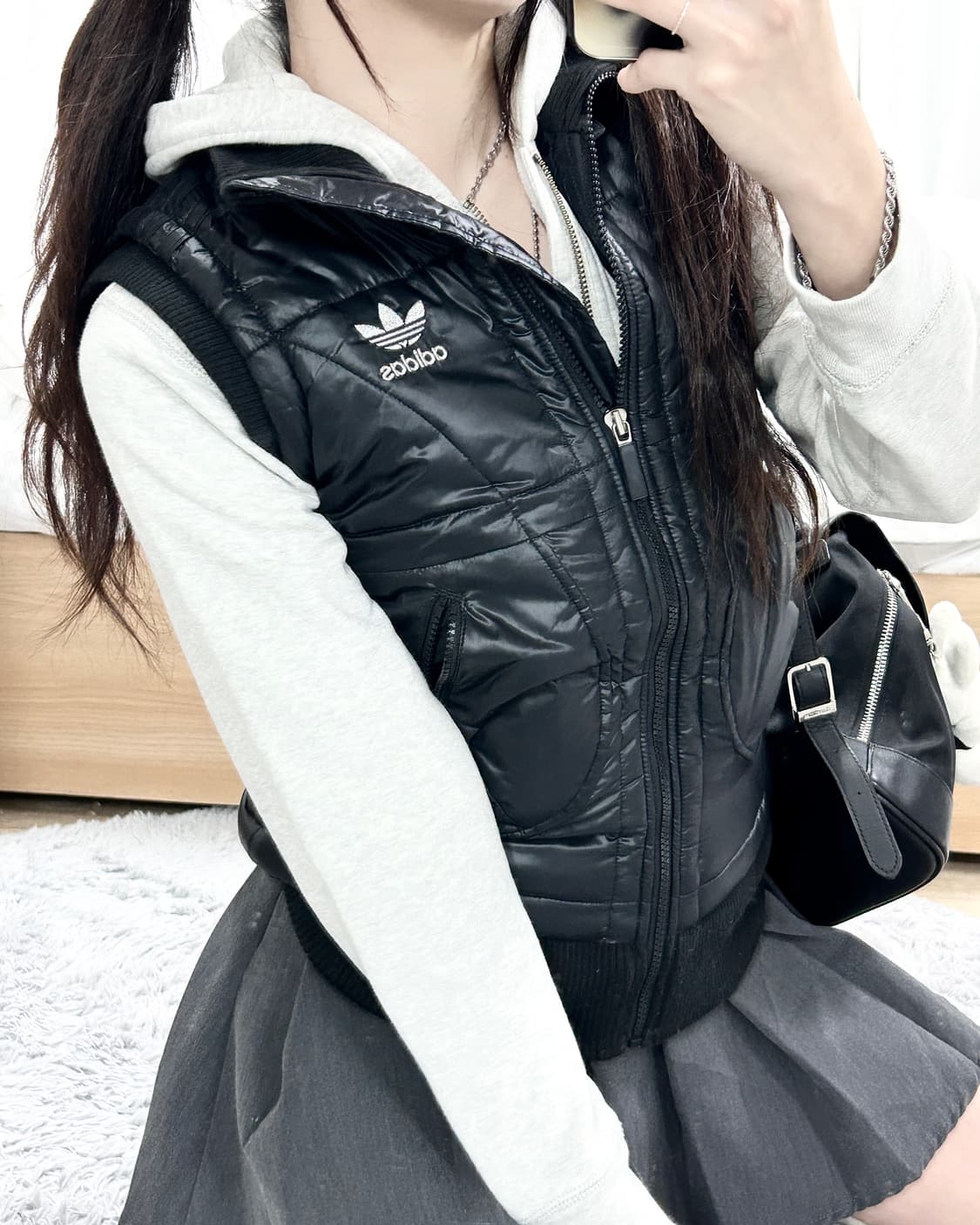 아디다스 실버로고 블랙 삼선 패딩조끼 상품이미지1