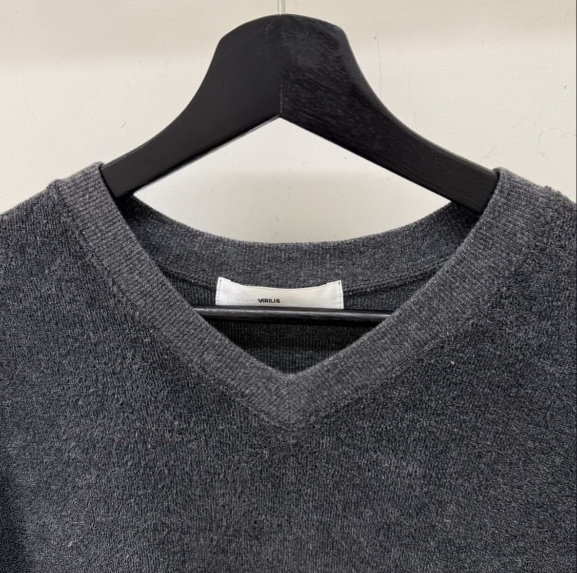 토가 비릴리스 v넥 비즈 스웨터 상품이미지2