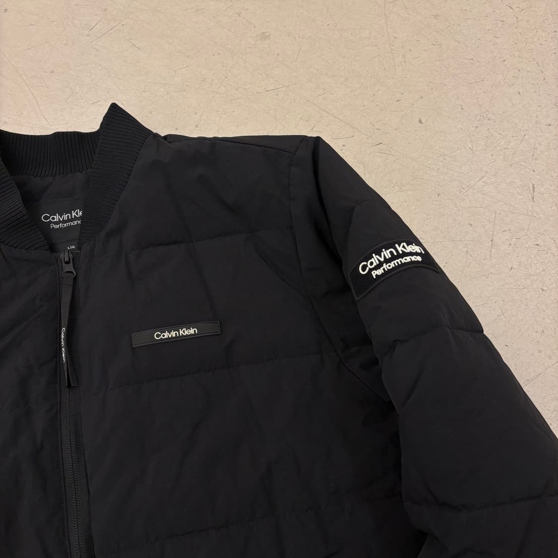 캘빈클라인 퍼포먼스 블랙 누빔 자켓 상품이미지2