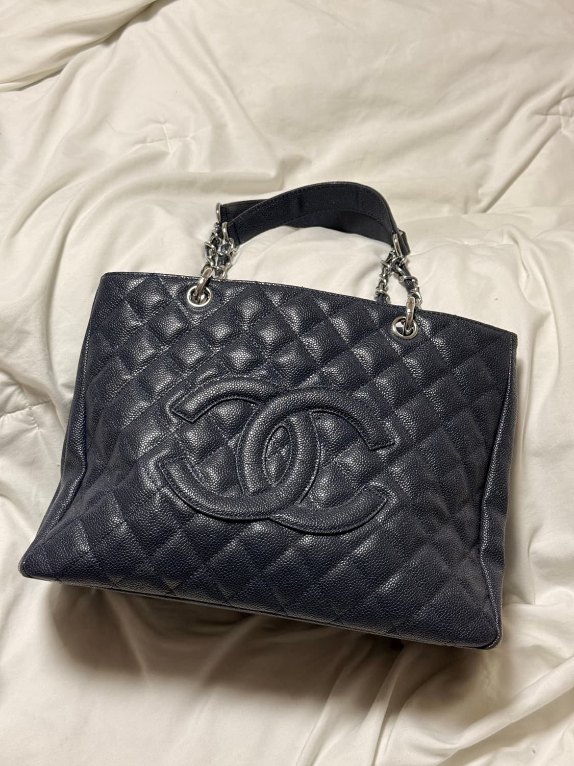샤넬 그랜드샤핑 네이비 캐비어 상품이미지1