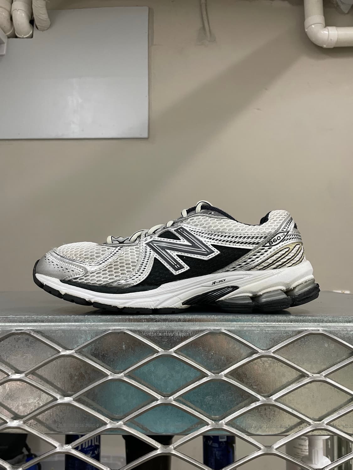 뉴발란스 860v2 화이트 블랙 245 상품이미지1