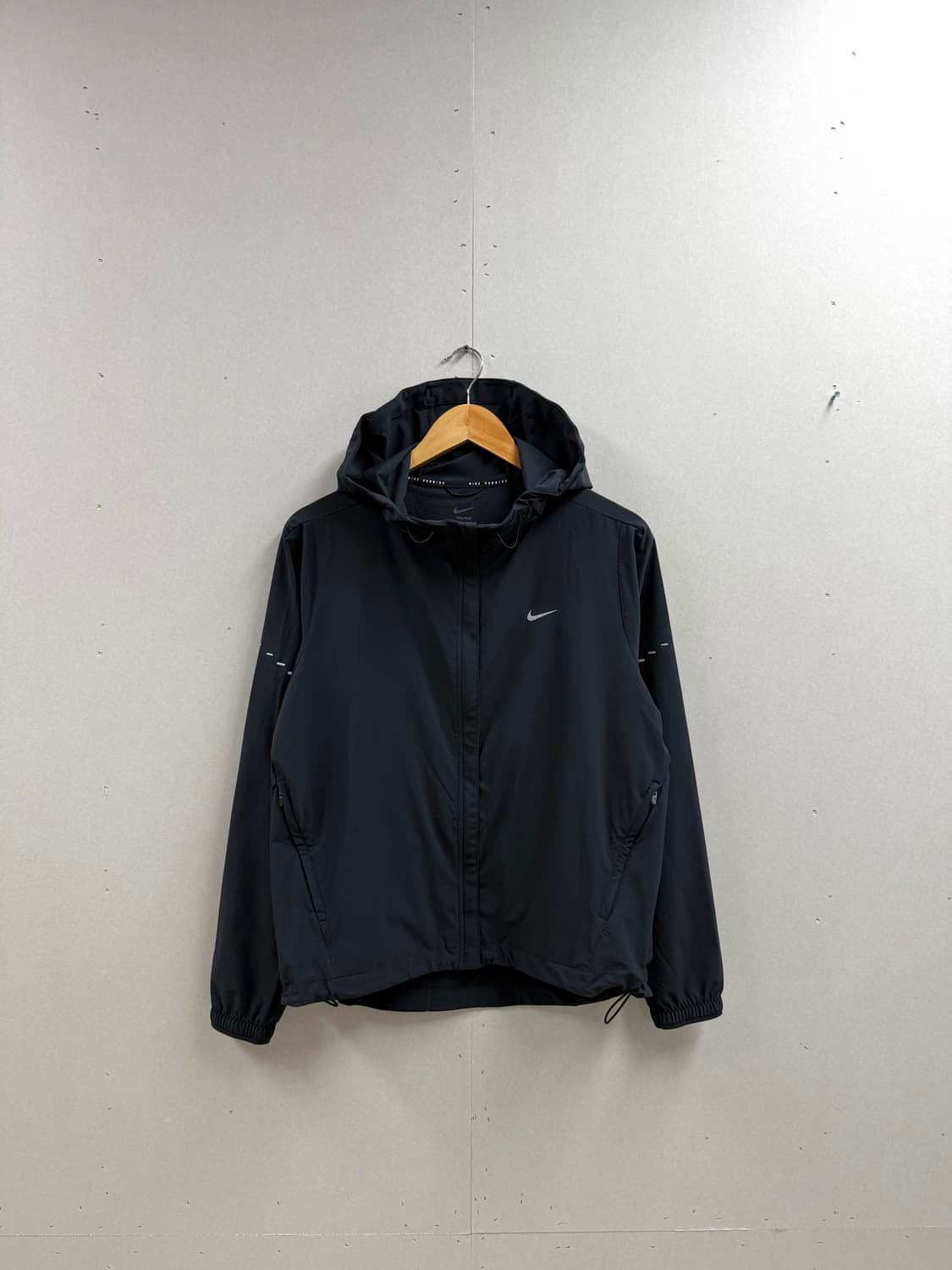 여성 xl / 나이키 스위프트 리펠 패커블 러닝 자켓 블랙 25년 신형 상품이미지1